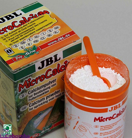 Минеральная кальциевая добавка MicroCalcium для обсыпки живых кормов фирмы JBL  на фото